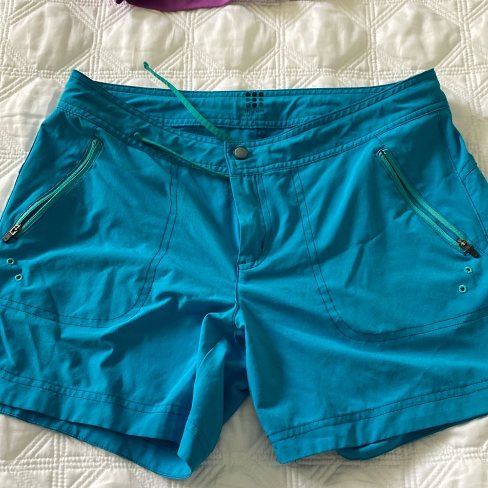 Title Nine blue shorts size 4